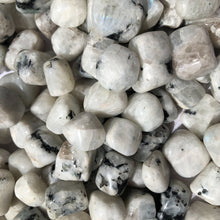 Load image into Gallery viewer, Emerald Tumbled Stones