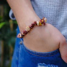 Load image into Gallery viewer, Mookaite Jasper Chip Bracelet
